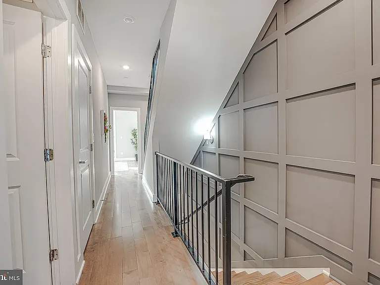 1609 Holbrook St NE #4 — Photo 33
