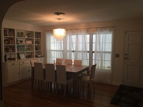 3rd image of 305 Greymon Dr