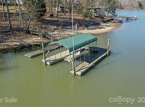 5th image of 148 Honeysuckle Ln