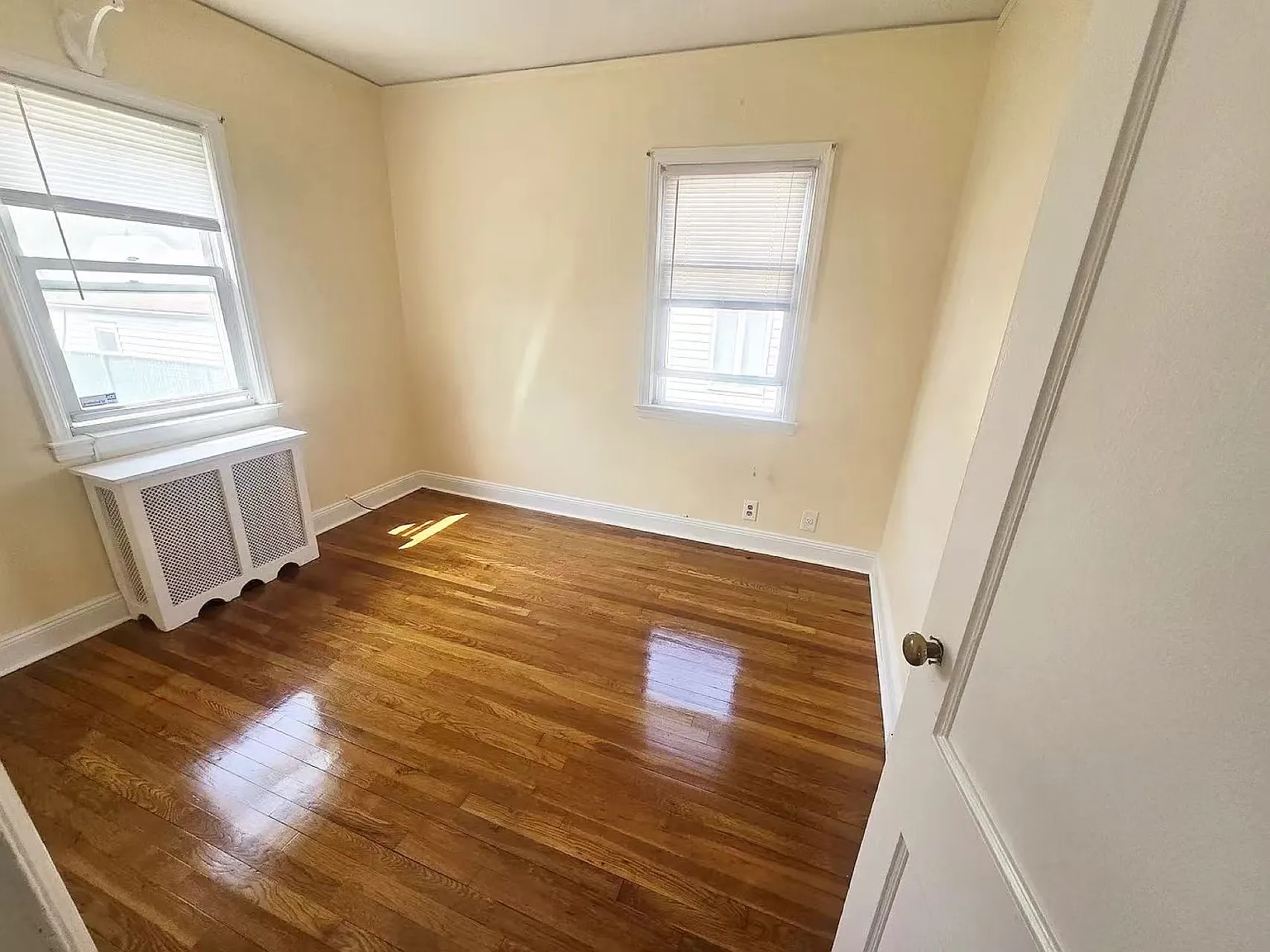 3 bed, 1079 sqft, $3,800 — Photo 2