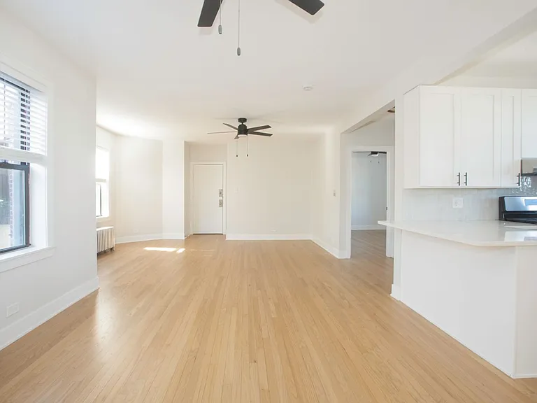 2613 W Berwyn Ave — Photo 6