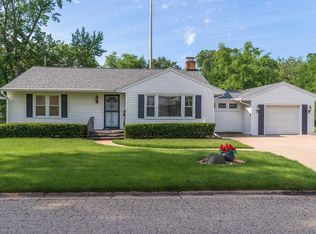 5 Charles Pl, Bloomington, IL 61701