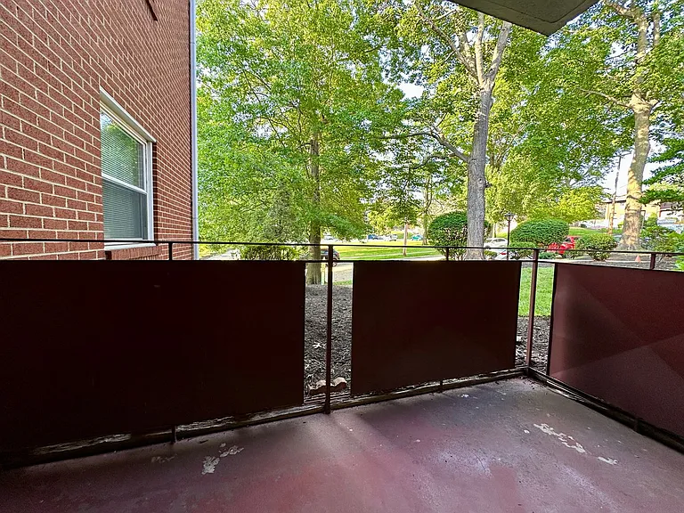 360 Maryland Ave — Photo 136