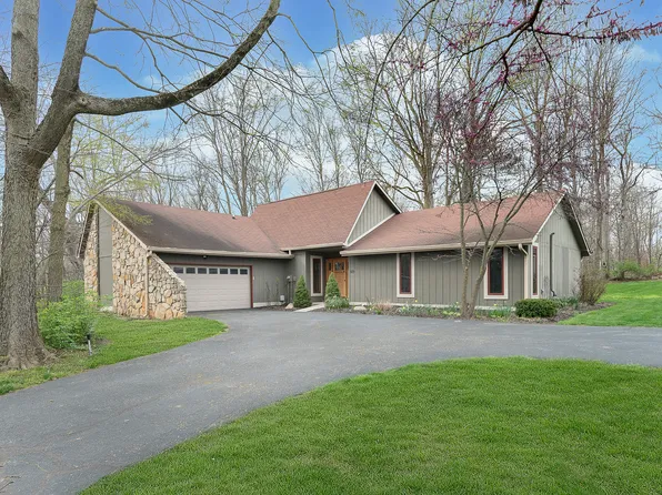 304 Countrywood Dr, Noblesville, IN 46060