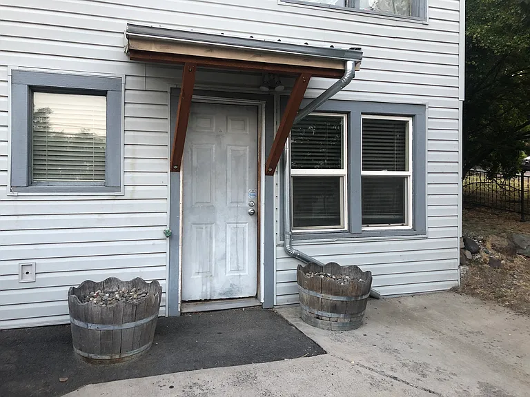 603 NE Campus St — Photo 9
