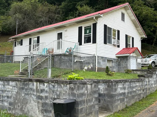 147 Gilmore St, Clinchco, VA 24226