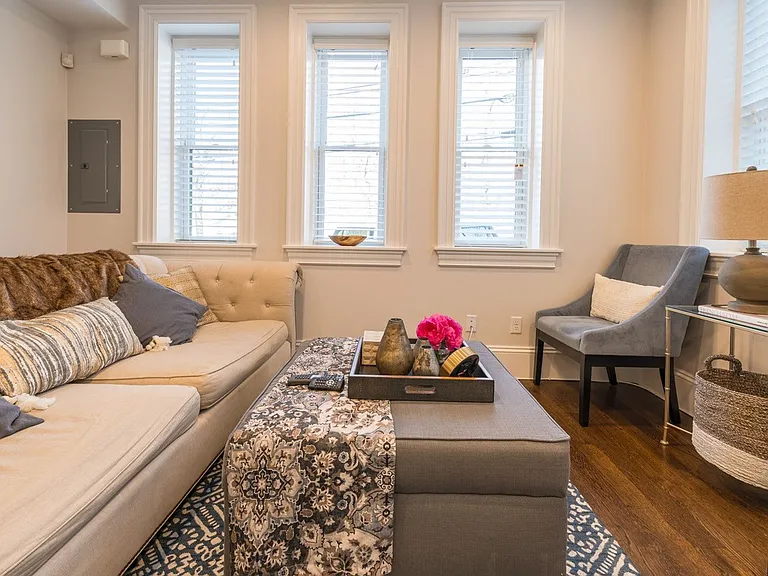 2044 Beacon St #5 — Photo 8