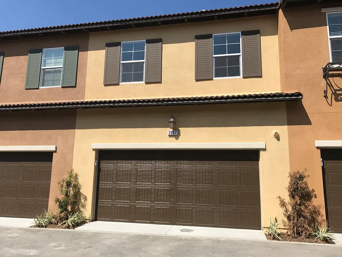 3 bed, 2.5 bath, 1462 sqft, $3,100 — Photo 3