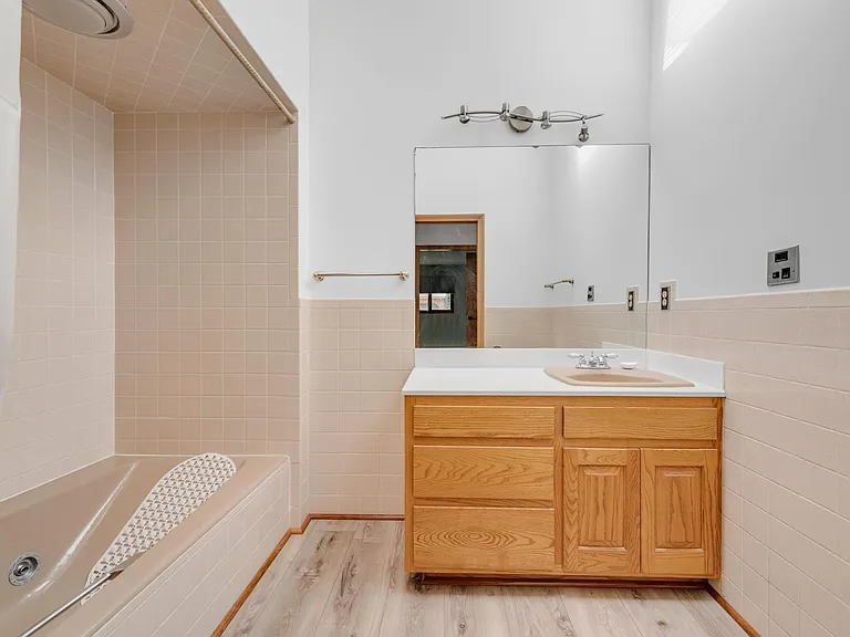 Secondary Full Bathroom