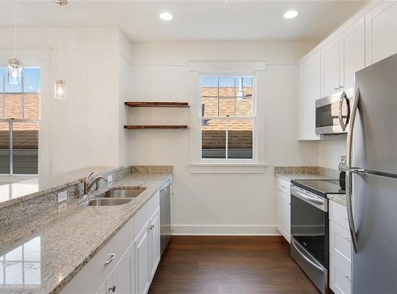 3rd image of 4111 Clematis St