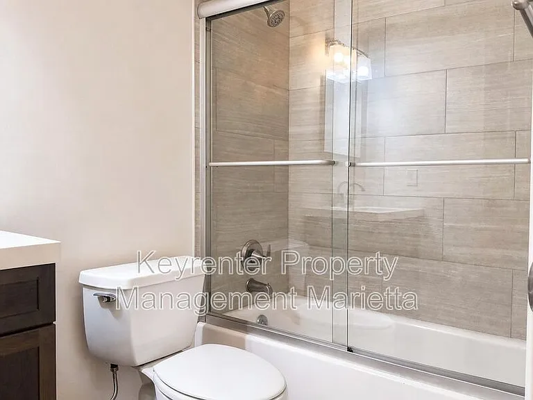 723 Hanover Ln — Photo 5