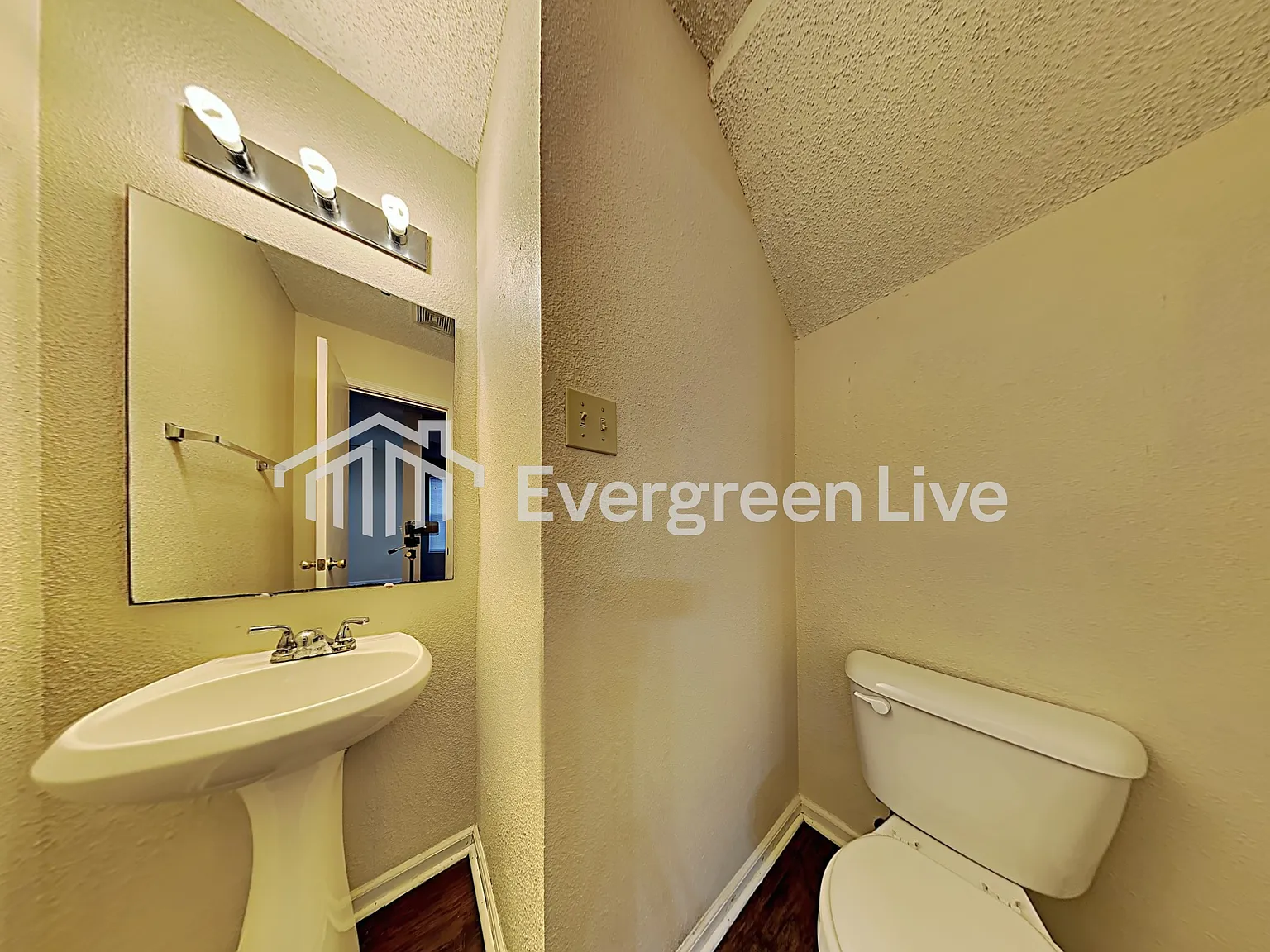 3 bed, 2.5 bath, 1968 sqft, $1,845 — Photo 3