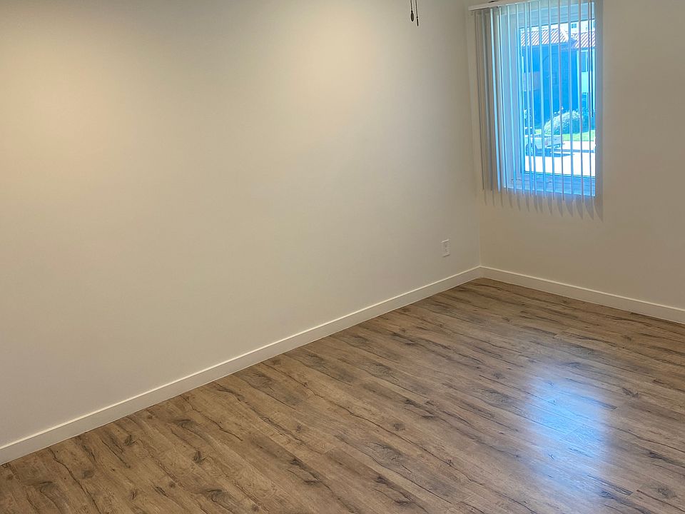 1st image of 14153 Victory Blvd #201