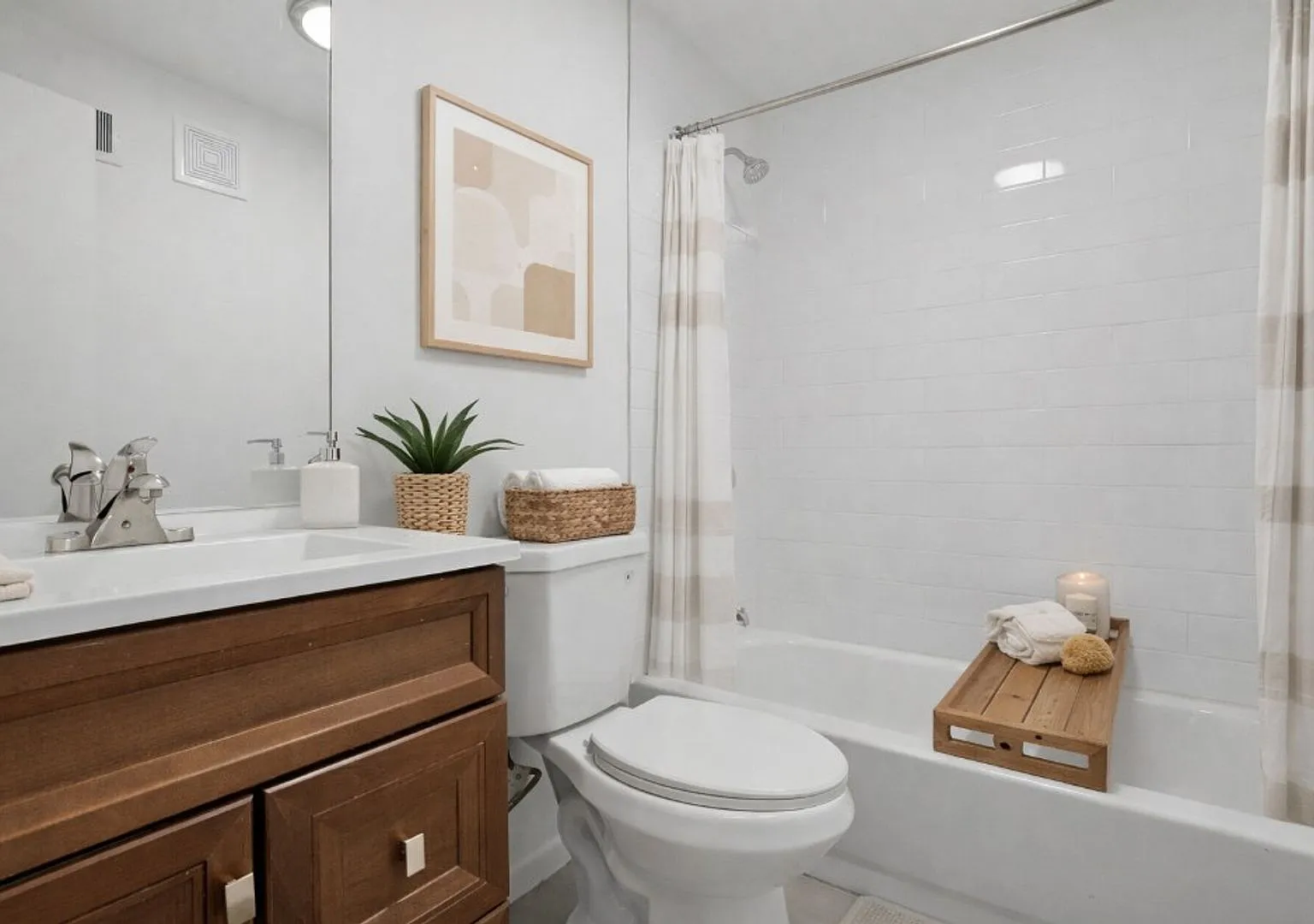Village in the Park Apartments — Photo 3
