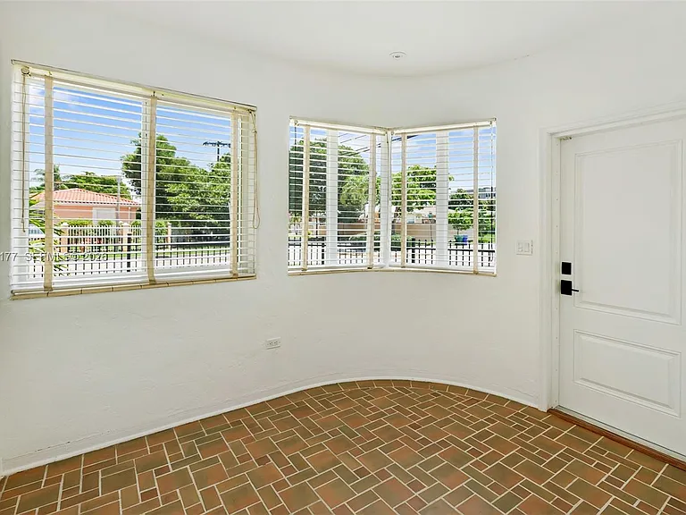 2240 SW 24th Ave — Photo 2
