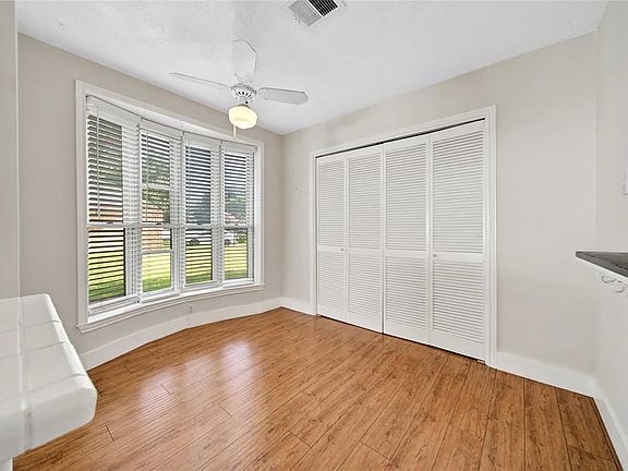 5th image of 626 Park Knoll Ln