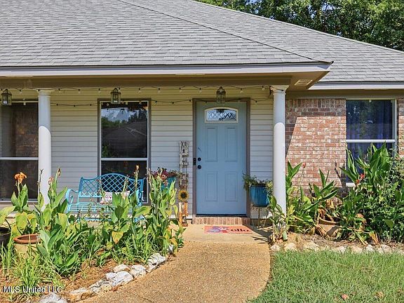 4th image of 315 Big Oak Dr
