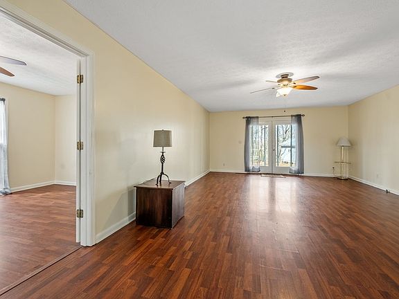 3rd image of 165 Crestlawn Dr