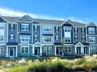 437 Lakeshore Ct, Saint Charles, IL 60174