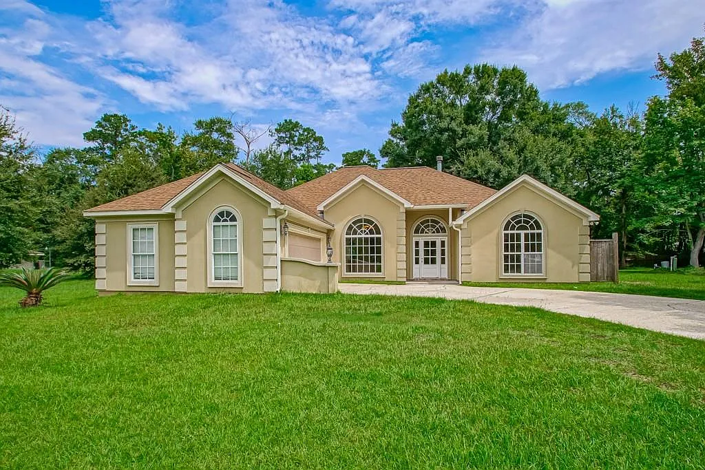 4 bed, 2277 sqft, $2,500 — Photo 1