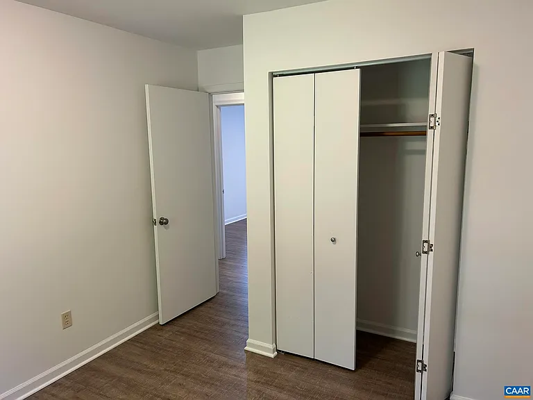 943 Rives St — Photo 13
