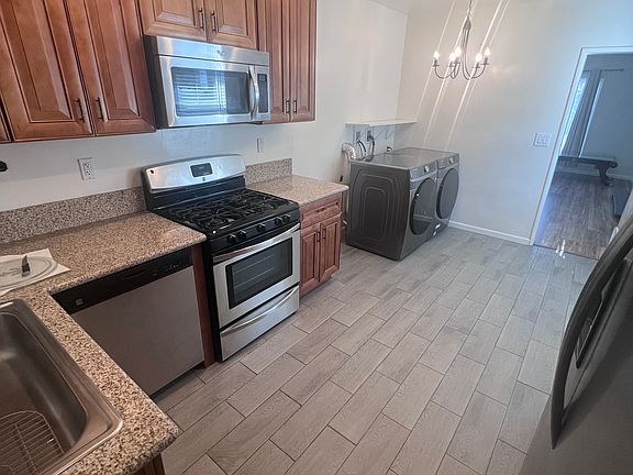 4th image of 13027 Borden Ave