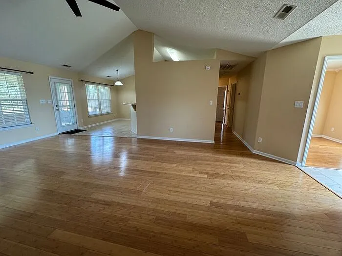 137 Clover Ridge Dr — Photo 12