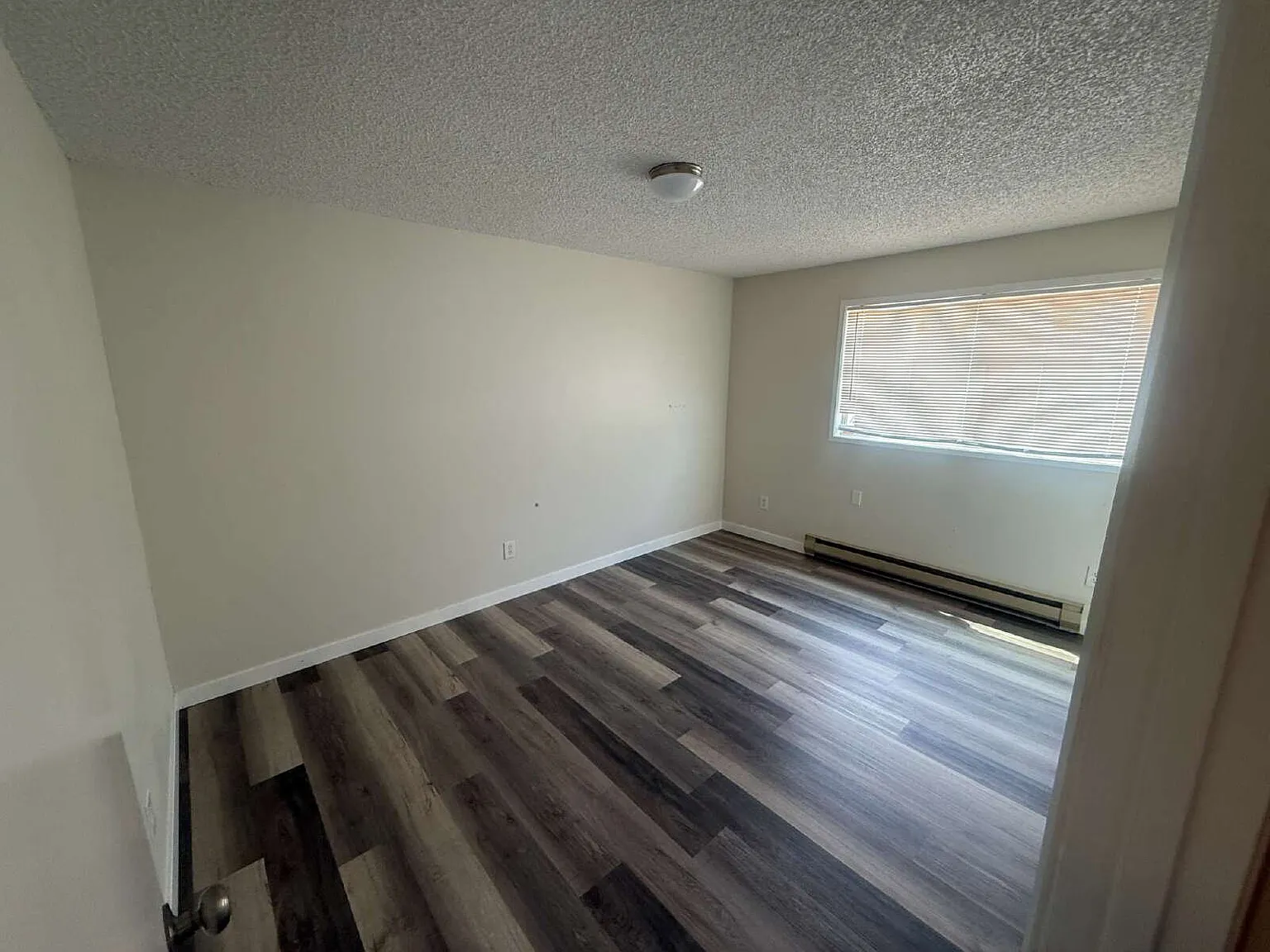 3 bed, 1.0 bath, $1,275 — Photo 3
