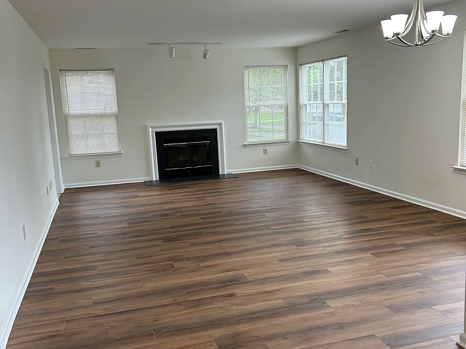 2 bed, 1350 sqft, $2,650 — Photo 4