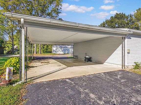 2nd image of 77 Cindy Ln