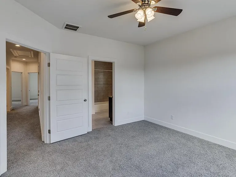 206 Topaz #1502 — Photo 29