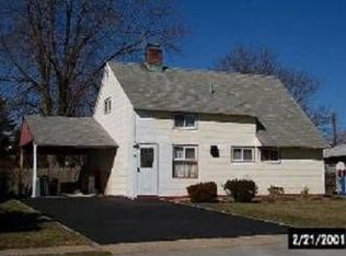 53 Arrow Ln, Hicksville, NY 11801