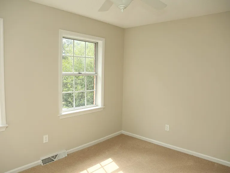 396 Wynridge Ln — Photo 5