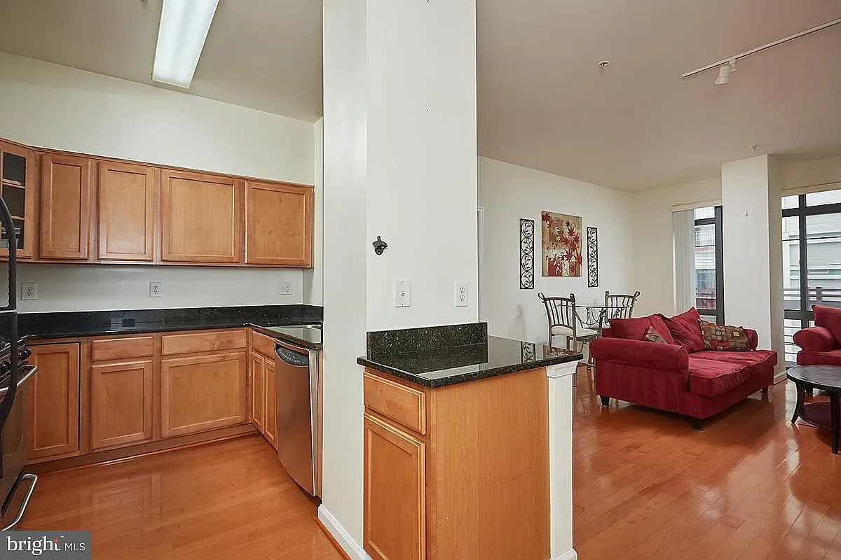 2 bed, 1025 sqft, $2,500 — Photo 4