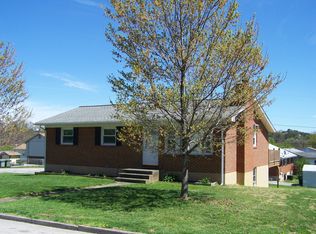 704 Glenmore Dr, Salem, VA 24153