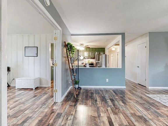 4th image of 320 Campbell Ave