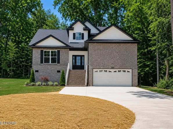 3185 Fairoaks Dr, Maryville, TN 37803