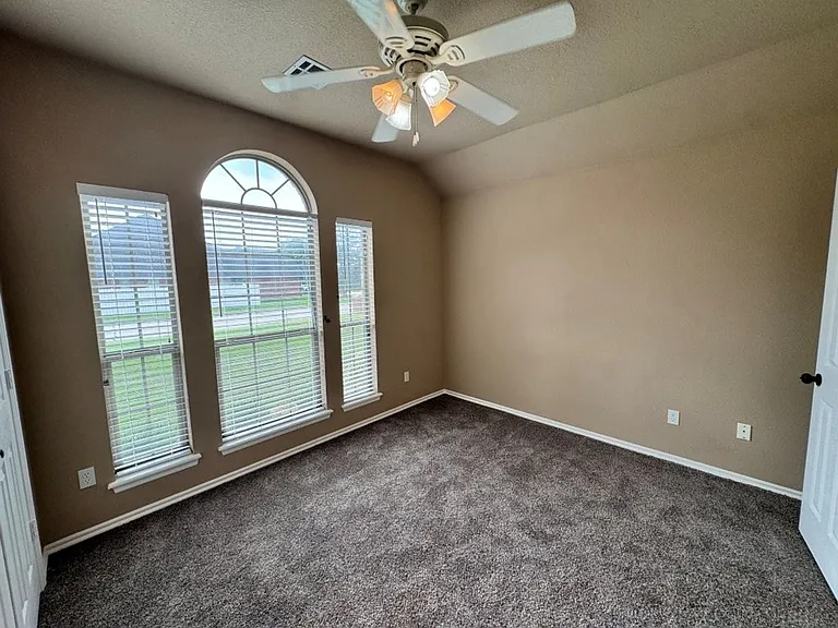 2345 Bradford Ave — Photo 13