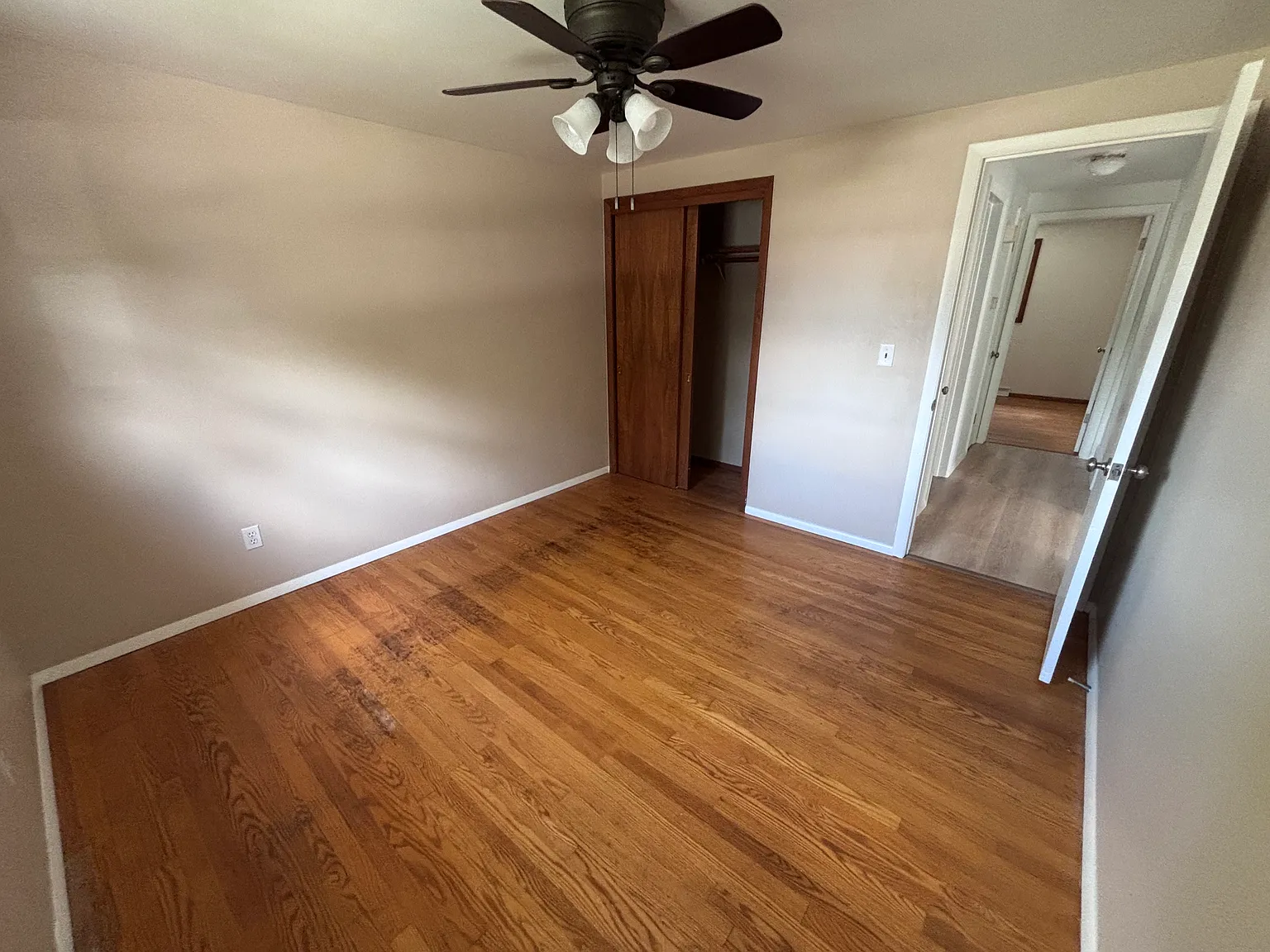 2 bed, 950 sqft, $1,200 — Photo 4