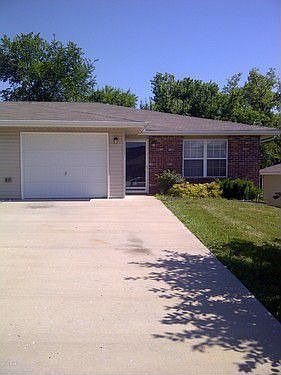 1st image of 519 NW Woodbury Dr