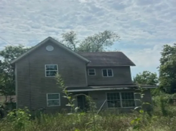 304 W Vine St, Piper City, IL 60959