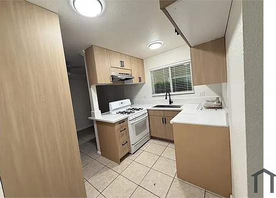 2 bed, 1000 sqft, $2,286 — Photo 2