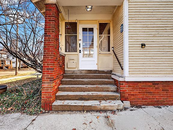 2nd image of 72 W 18th St