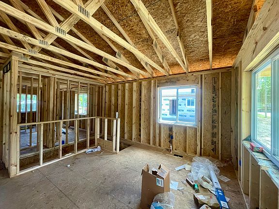 2nd image of 751 Tomlinson St