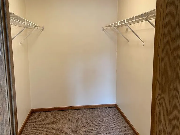 Kemper Manor Apartments — Photo 46
