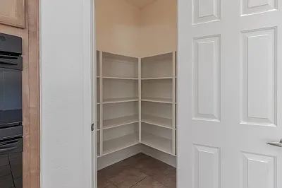 2553 Chateau Clermont St — Photo 8