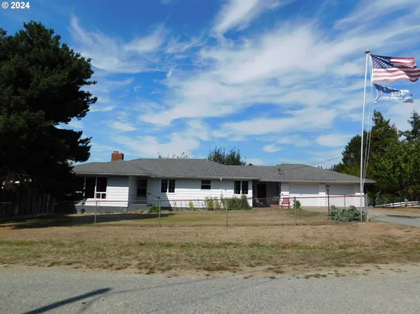 2343 Harris St, Myrtle Point, OR 97458