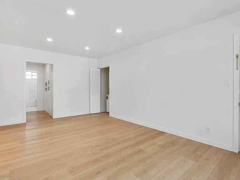 451 Normandie Pl #3 — Photo 5