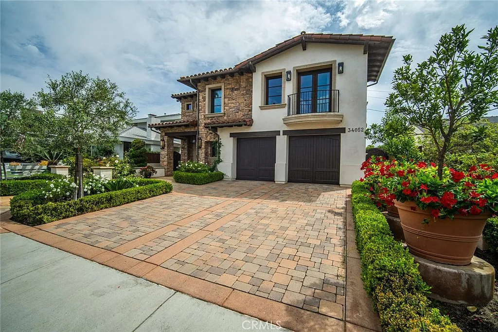 4 bed, 4.5 bath, 3200 sqft, $13,000 — Photo 1