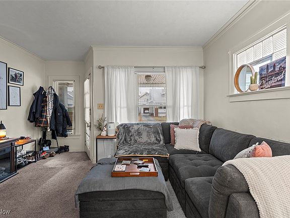 5th image of 2148 Wyandotte Ave